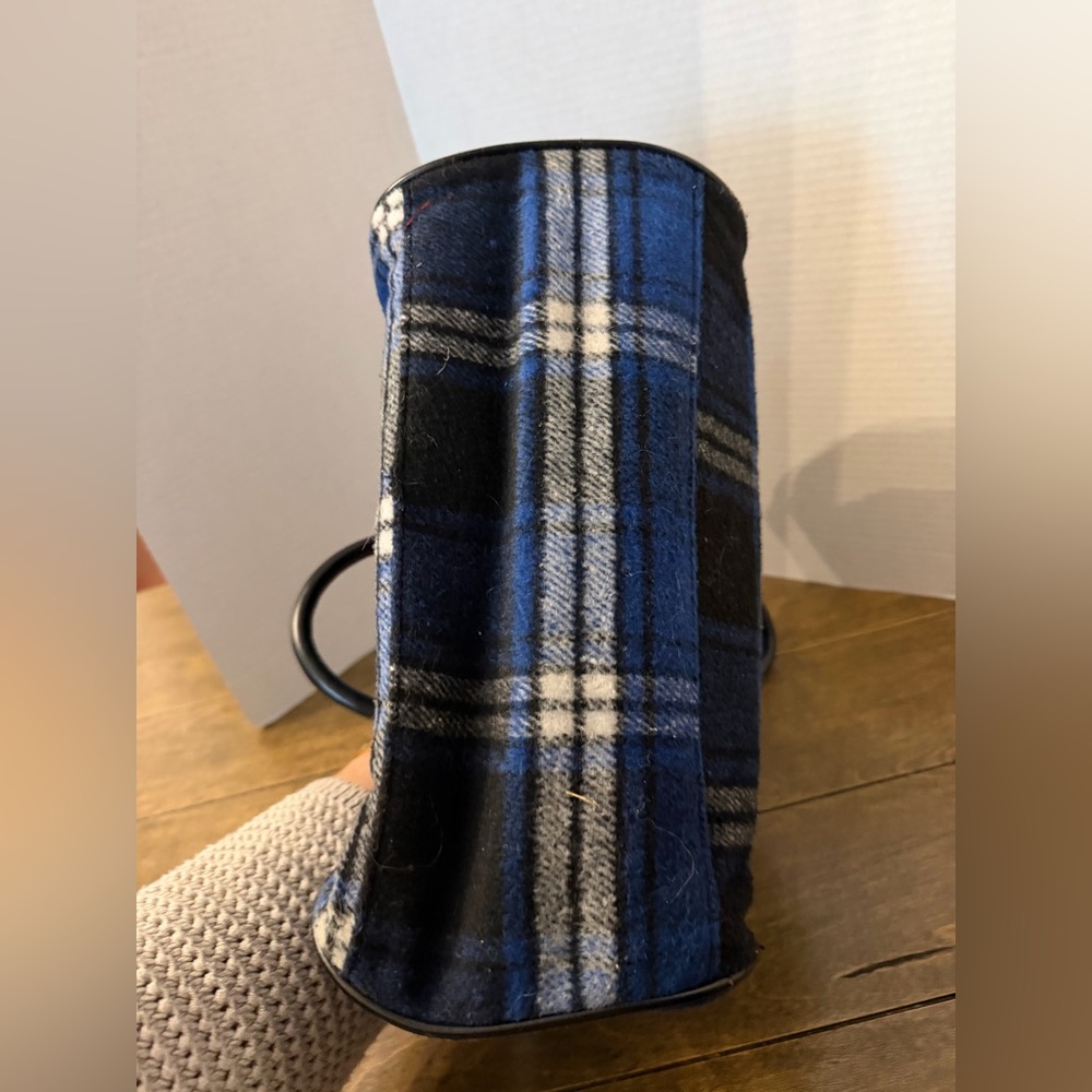 SACHI insulated cooler lunch tote bag in a blue tartan flannel design - Picture 4 of 5